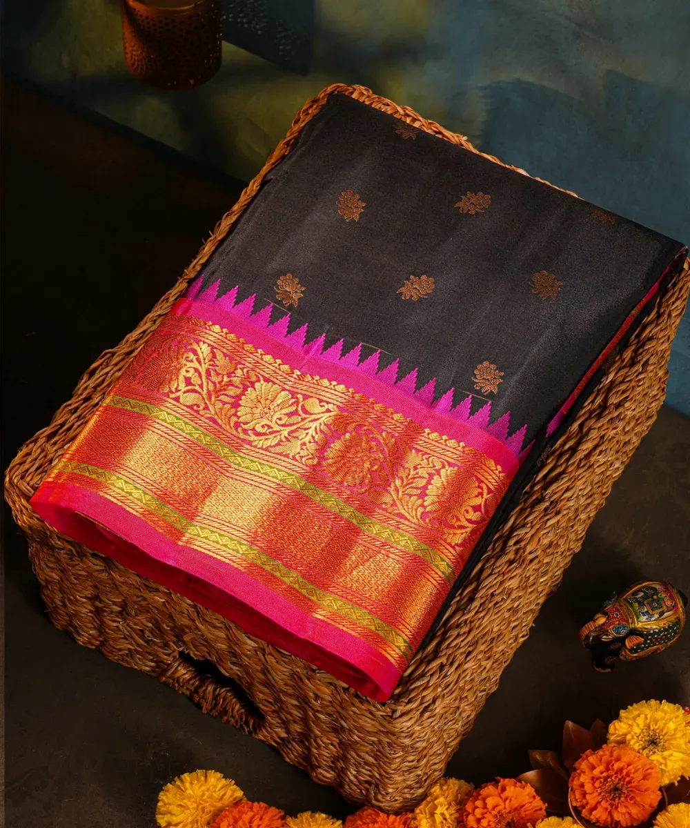 Kira Handlooms